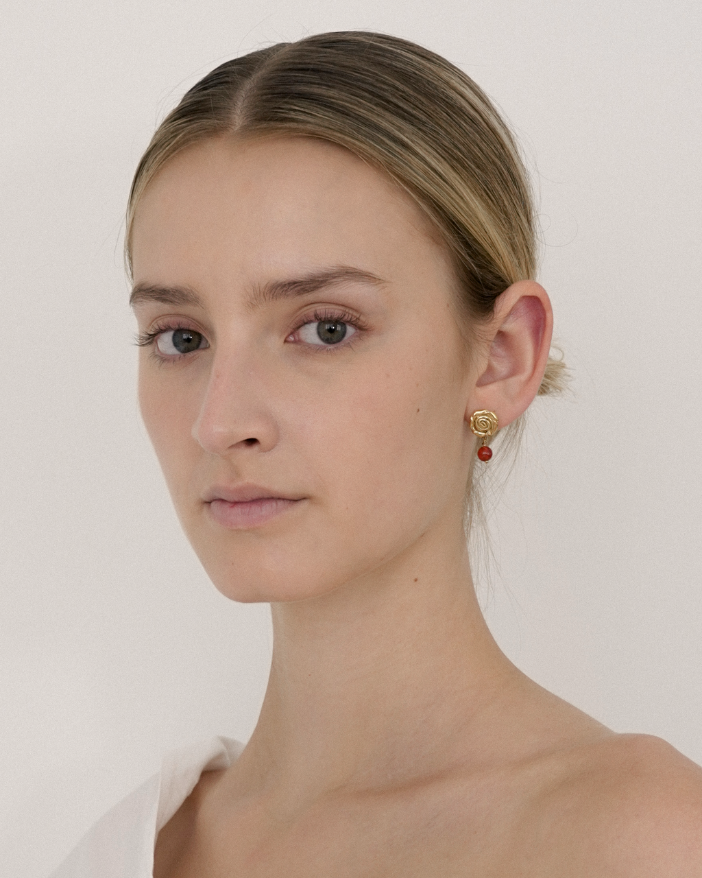 Fleur No. 2 earring gold plated