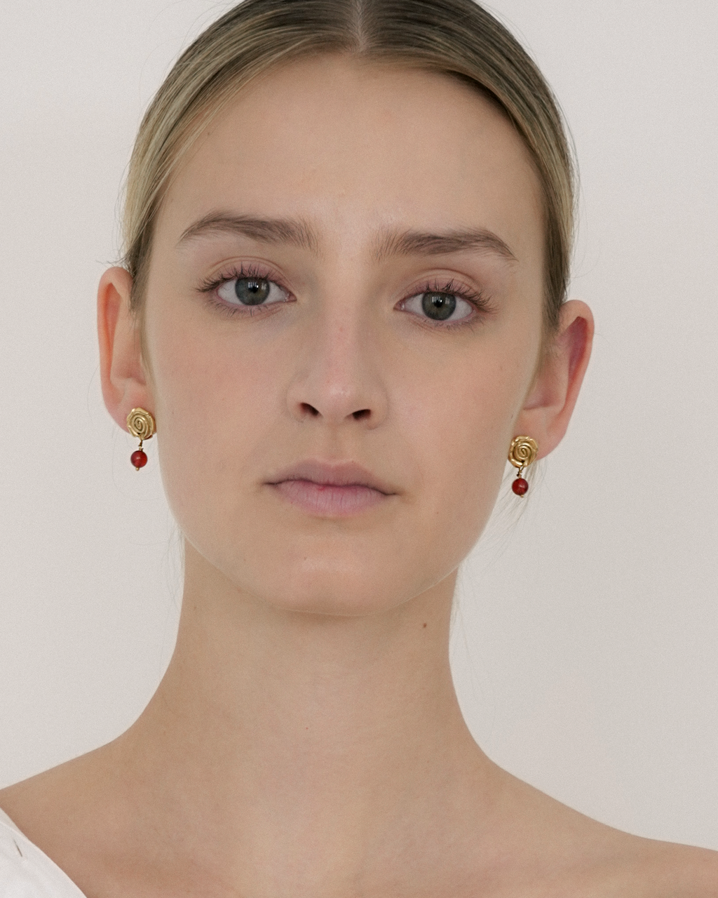 Fleur No. 2 earring gold plated